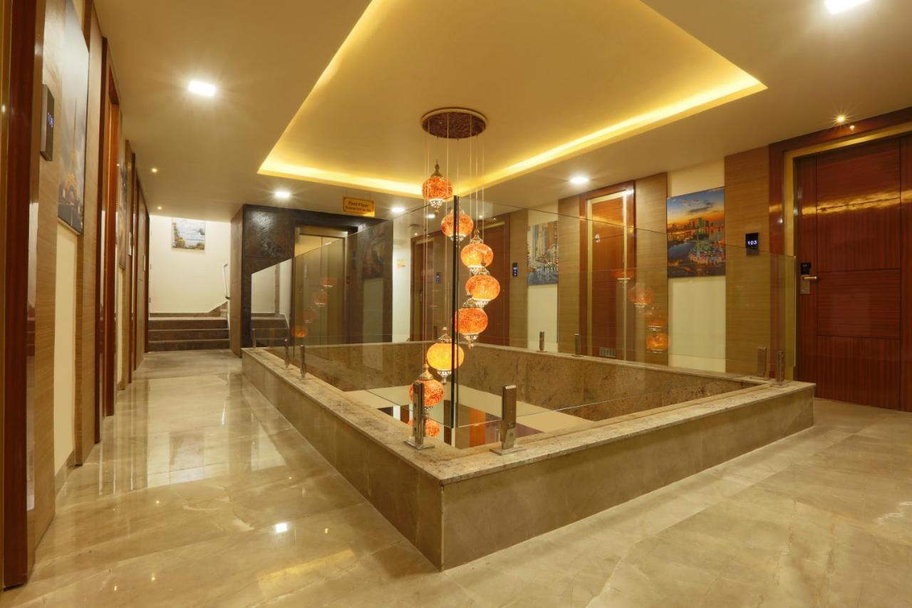 Hotel Omega - Gurgaon Central Екстер'єр фото